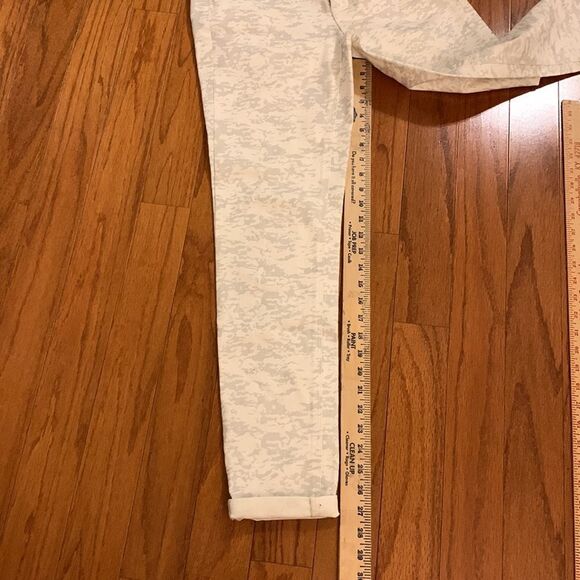 TWO BY VINCE CAMUTO SIZE 26/2 gray/silver & cream - Picture 5 of 10